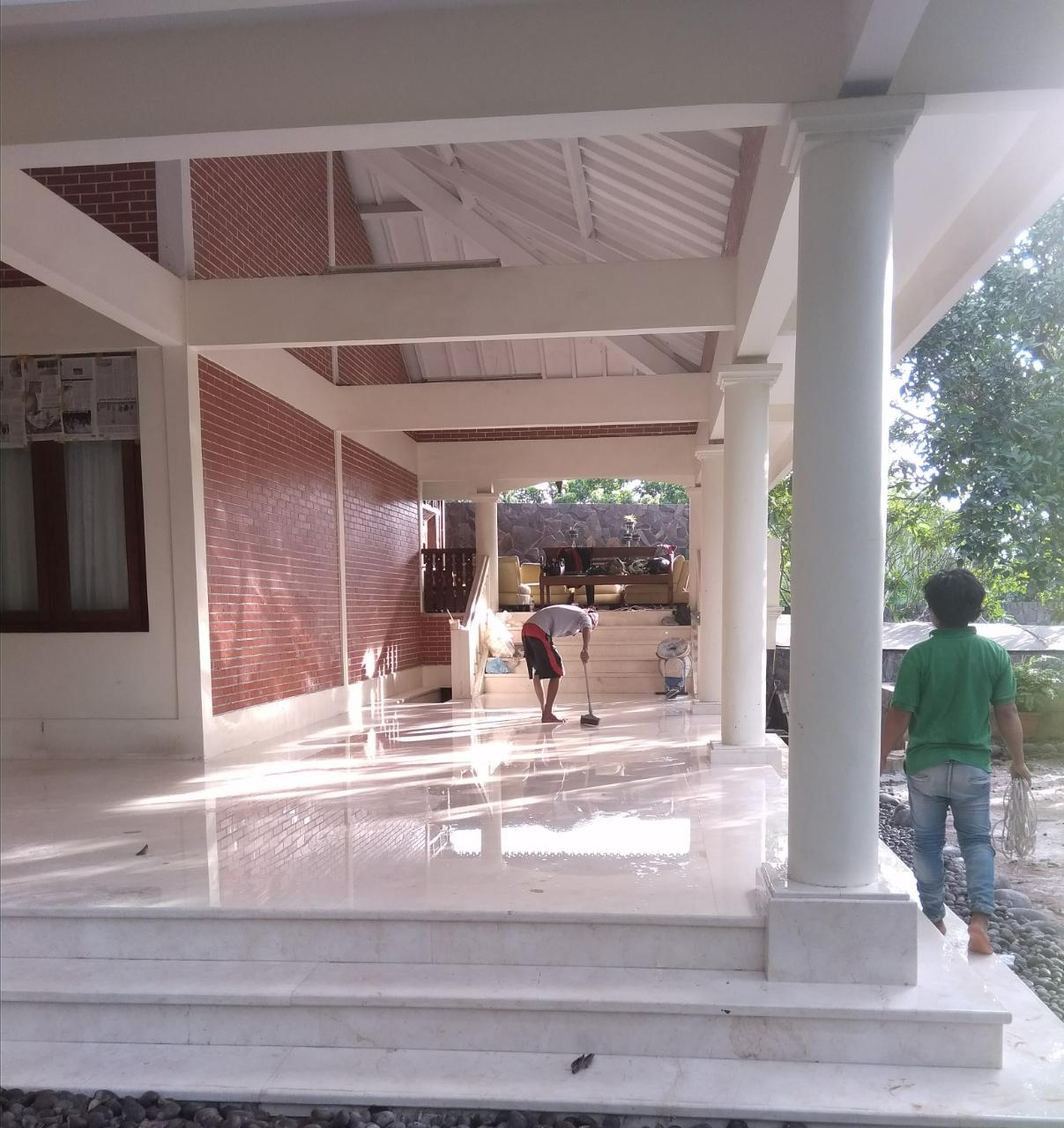 SPESIALIS PASANG POLES LANTAI MARMER GRANIT QUADRA