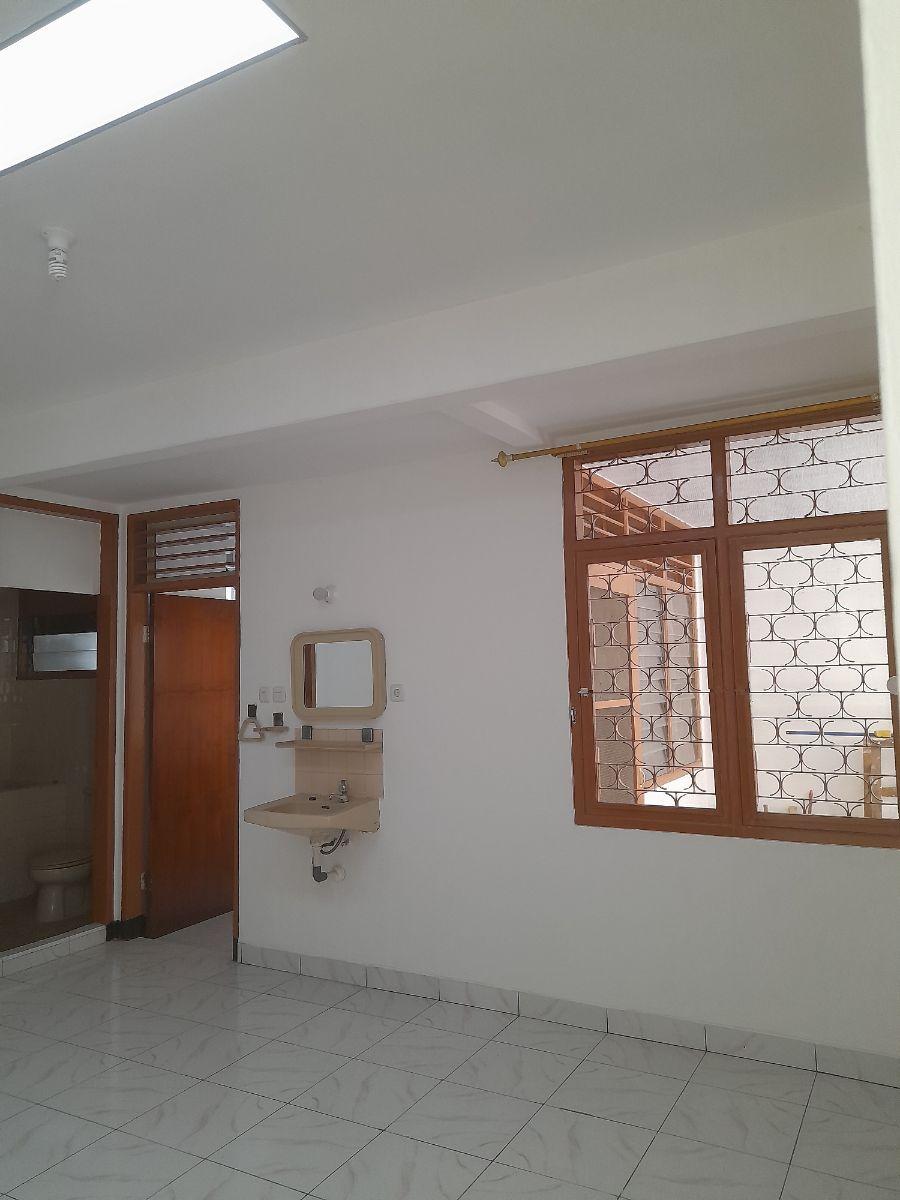 Disewakan Rumah 1,5 Lt dalam Komp Cempaka Putih Indah Jkt-Pu