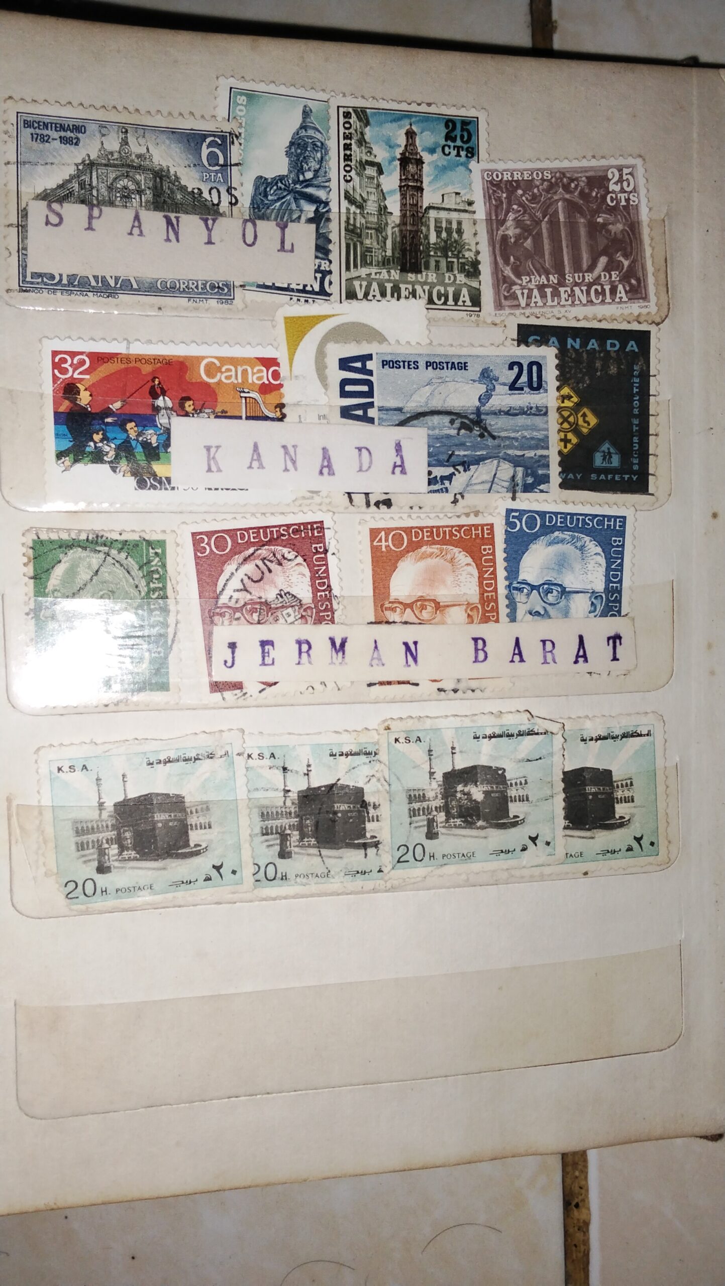 Jual koleksi prangko di Surabaya