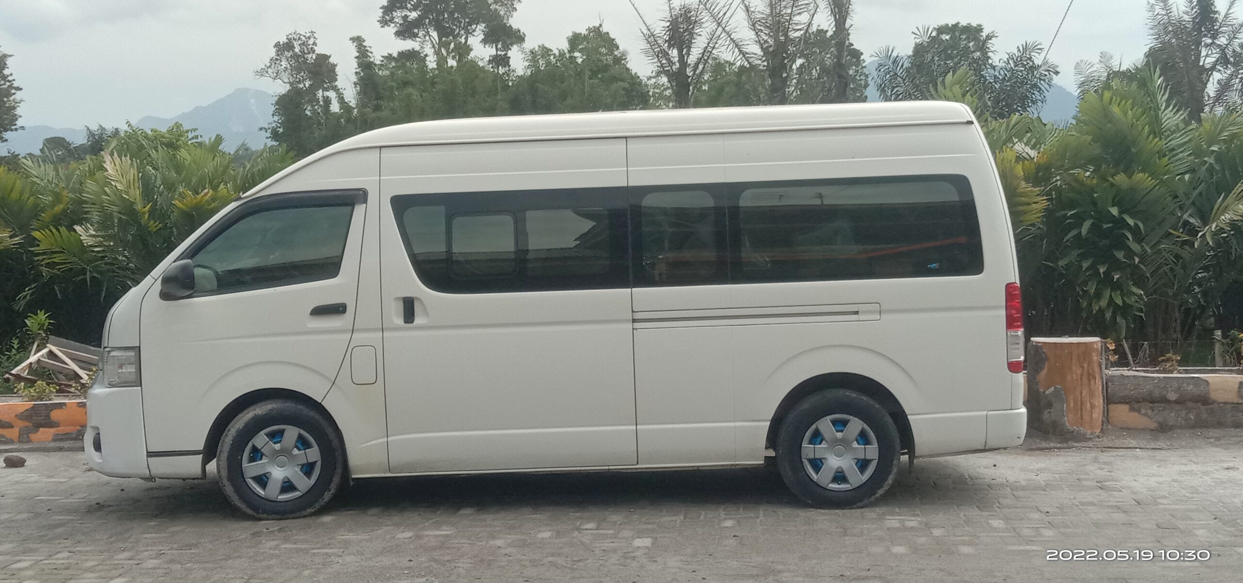 SEWA MOBIL HIACE MEDAN