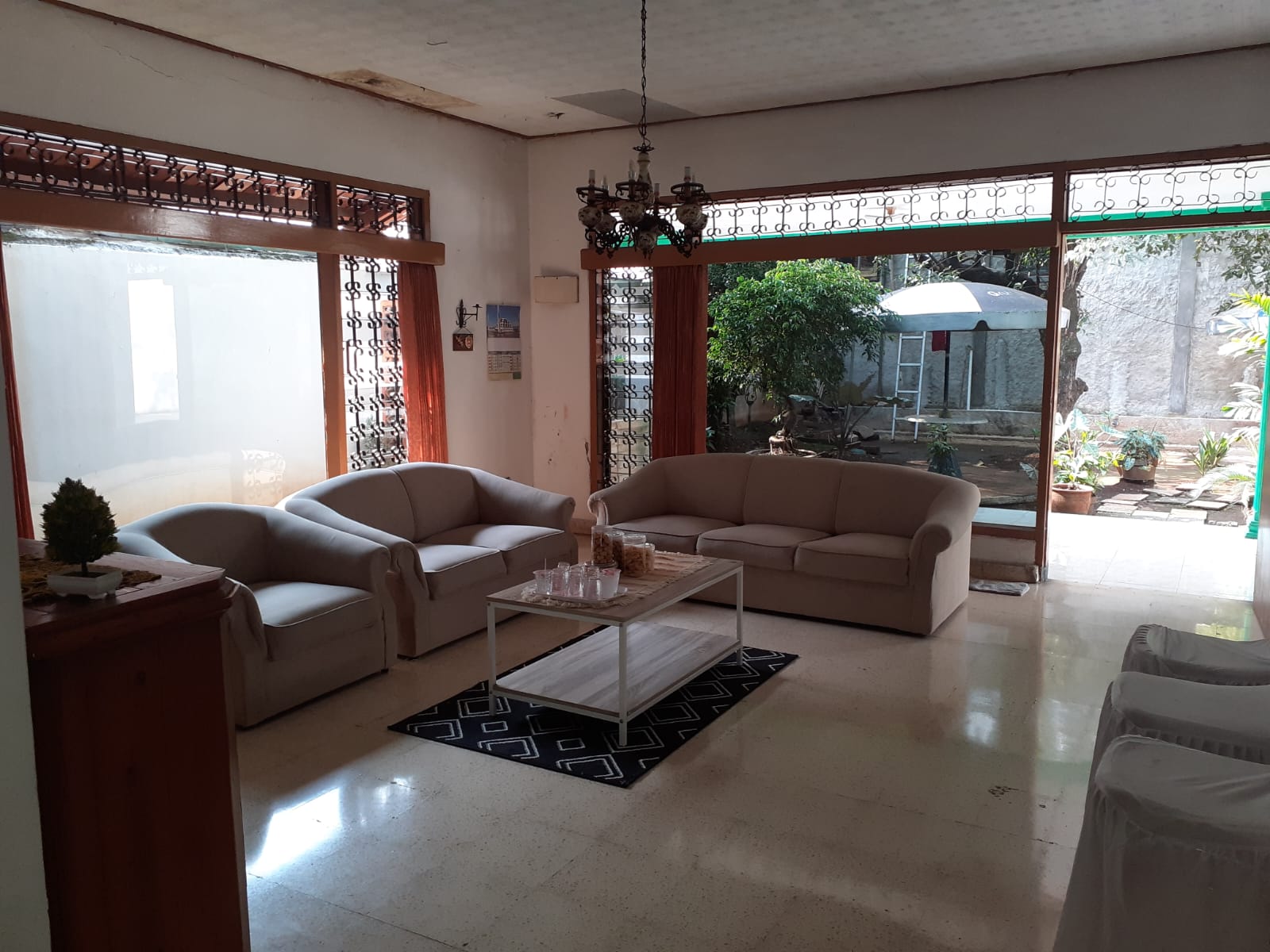 Jual Rumah & 3 Toko dekat Tol JORR