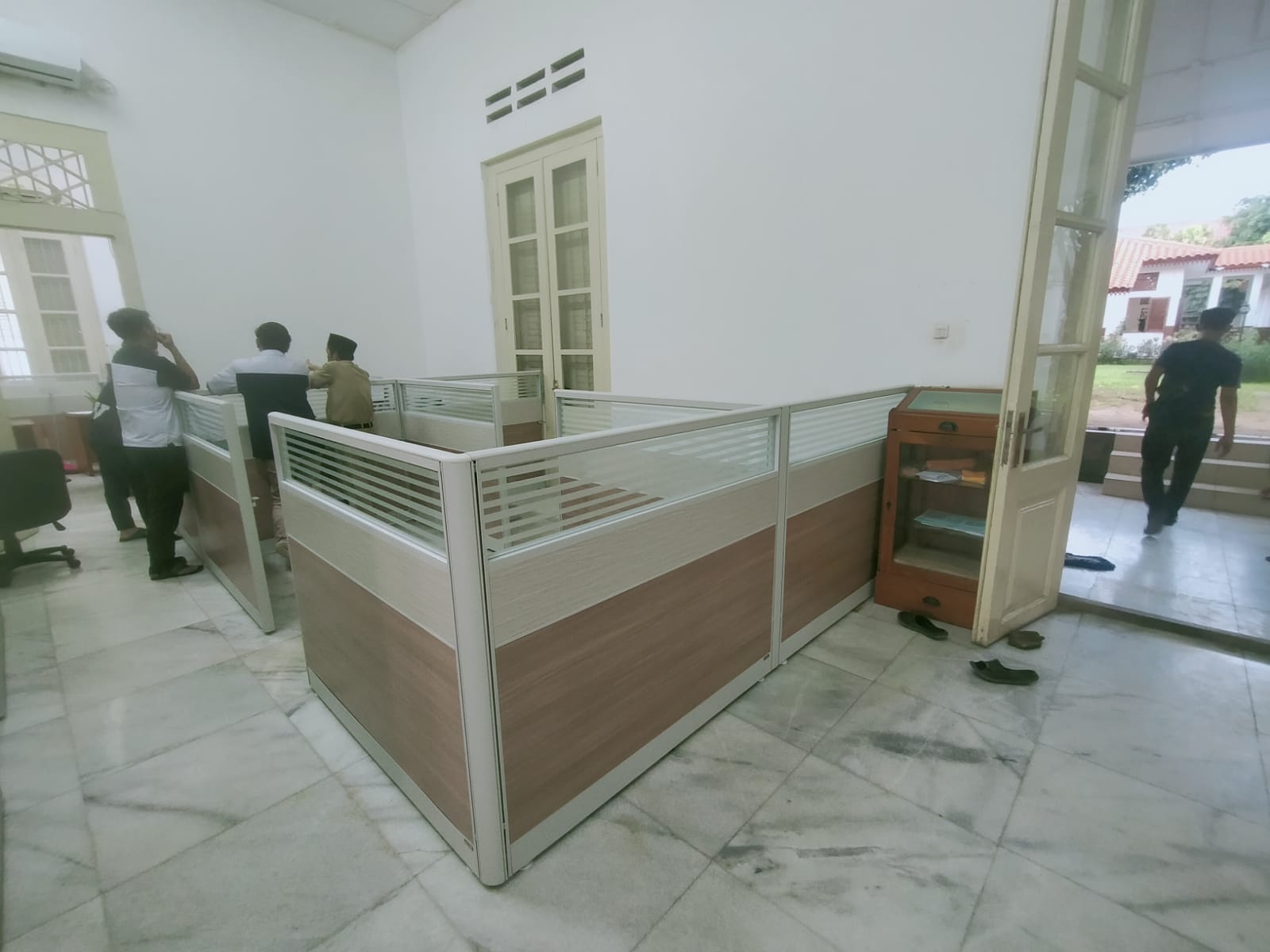 meja kantor partisi /workstation/kubikel kantor