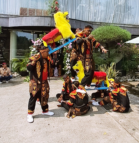 Sisingaan Kota Bandung